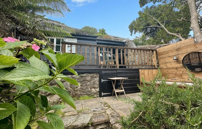 The Crow's Nest - A Cosy Village Cottage with Stunning Sea Views