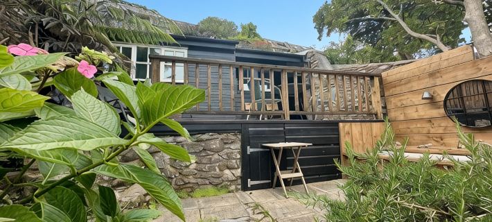 The Crow's Nest - A Cosy Village Cottage with Stunning Sea Views Các khách sạn ở Torpoint