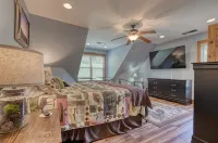 Spacious 4-bedroom house in serene Hiawassee with WiFi, AC - Boutique