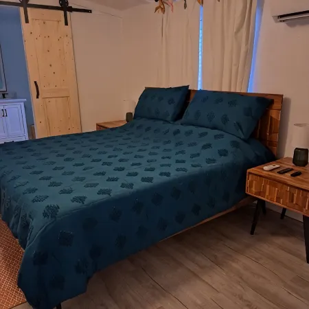 Charming 2-bedroom house in Fort Myers with WiFi and AC
