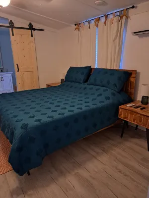 Charming 2-bedroom house in Fort Myers with WiFi and AC