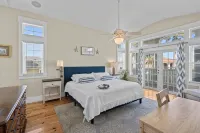 Sea Palms - Steps to the beach, 360 Views - 4-Star