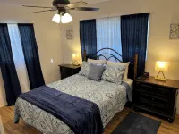 3-bedroom immaculate home in lovely Melbourne with WiFi, fitness room, AC - مطابخ