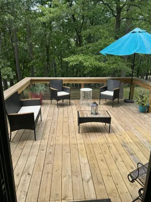 2-bedroom condo in beautiful Fairfield Bay close to amenities.