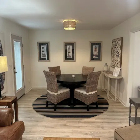 Cheerful townhome near Isle of Palms, Sullivans Island, Charleston & Shem Creek.