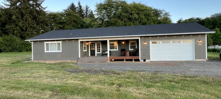 Cozy Pnw Escape in Town with Hidden Creek Spot, Perfect for Exploring Olympic NP 포크스 호텔