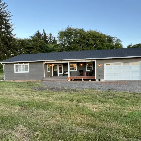 Cozy Pnw Escape in Town with Hidden Creek Spot, Perfect for Exploring Olympic NP