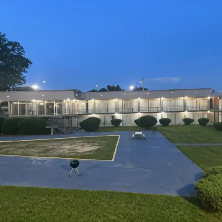 Americas Best Value Inn Rockford