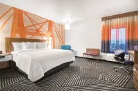 La Quinta Inn & Suites by Wyndham Waco Downtown - Baylor