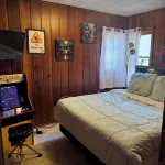 Cabin on lake . Pet friendly