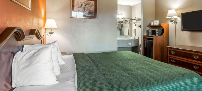 Quality Inn & Suites Macon North Hotels in Macon