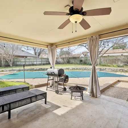 Cozy Pet-Friendly Retreat, Seasonal Pool & Fireplace, Sleeps 10