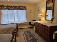 Cozy 3-bedroom town home located in the heart of downtown Bar Harbor! - บังกะโล