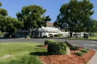 Super 8 by Wyndham Turlock - Pet friendly
