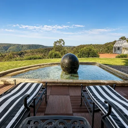 Zig ZAG Retreat - Perth Hills Home with Stunning Views and Infinity Pool