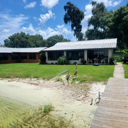 Relaxing Lake Retreat