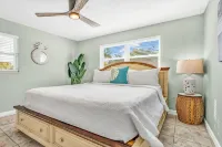 Pineapple Sea Shack: 60' Dock, Tiki Hut, Swim Spa, Kayaks, Paddleboards & Pets - 健身室/gym room