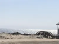 第二排-海灘通道對面，位置極佳，已翻新!度假屋 - 沙灘