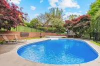 Group Estate with Pool & Hot Tub