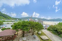 Samcheok Seaside Bed and Breakfast (Yonghwa Beach, Marine Cable Car, Marine Rail Bike) - 2-Star