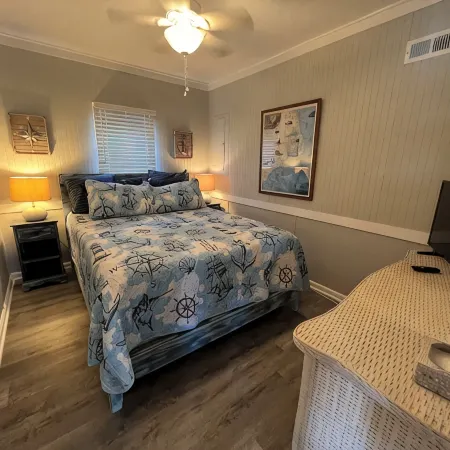 Deep-Water Canal Front Coastal Cottage Only Steps to the Beach & Pet Friendly!