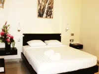 Guardian Family Hotel Hotel berhampiran Domine Eduard Osok Airport