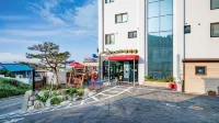 Pohang Secret Park Pension - ที่มีสระว่ายน้ำ