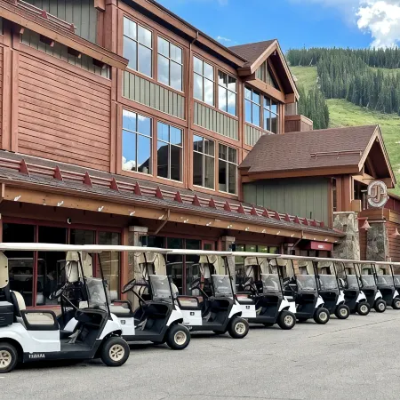 Best Location! Ski-in Ski-Out - 3Bd 2Br - Copper Mtn Resort - HotTub, Sleeps 8