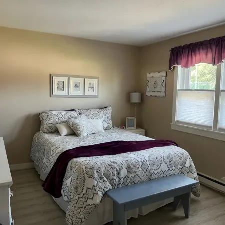2 Bed/1 Bath Saunders Bay Gilford with boat slip. Walk to Meadowbrook for a show