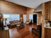 8. Beautiful secluded creek front lodge sleeps 19 - 3 estrellas