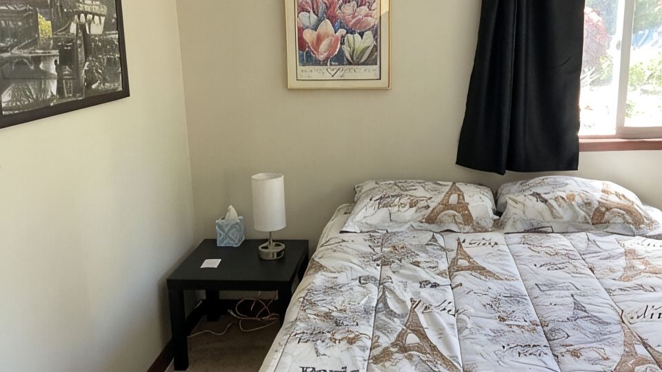 Quiet one bedroom house close to airport