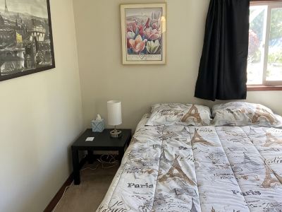 Quiet one bedroom house close to airport