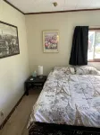 Quiet one bedroom house close to airport