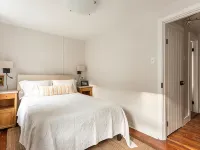 Saint Davids Cottage: Walk to Train, Main Street in the heart of Manayunk Hotels near Cliveden