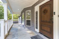 Luxury Brooks Retreat – 7BR 9BA, WiFi, Chef's Kitchen, Workspace, Outdoor Oasis!