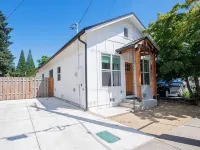 Rogue House · 1800s Downtown Storefront · Hot Tub · Fire Pit · Walk to River Ξενοδοχεία στην πόλη Rogue River