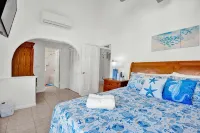 Beachfront Villa • Walk to Atlantis • Sleeps 8 - 3-Star