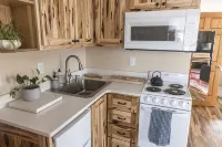 Newly remodeled, private, sunny downtown apartment; near restaurants & shopping.