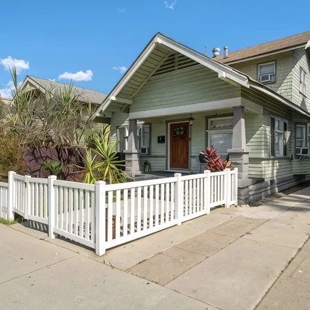 Spacious 4 Bedroom Home in Downtown Long Beach
