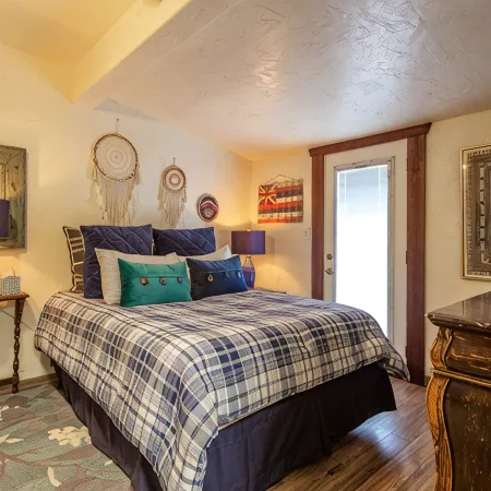 Beach to park in 9 min. Most Convenient location to village amenities.
