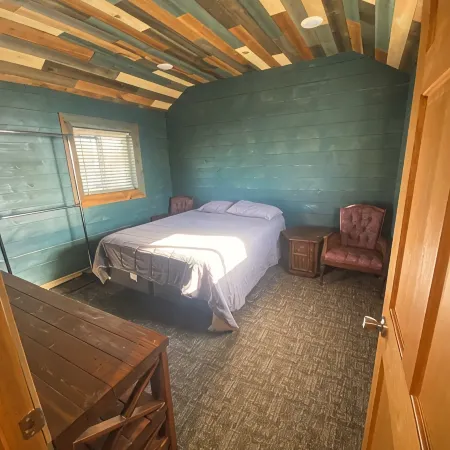 The Covered Porch Hideaway - Lakeside Tiny House Rental - Sleeps 4
