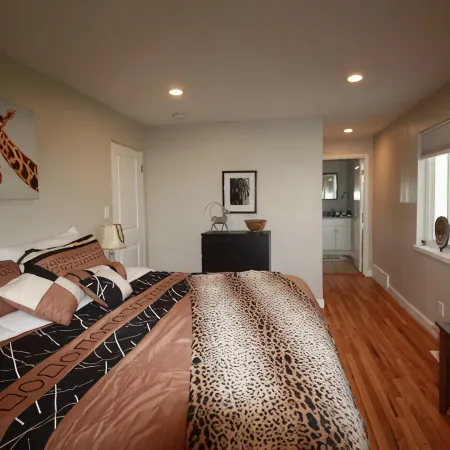 The Traveler's House-Central to All, Hilltop, Hot Tub, Gameroom, Firepit, Skiing