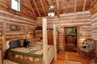 16-Acre Resort Ranch with 4 Homes Included, Pool, Spa, Firepit &Gathering Spaces - 4-Sterne