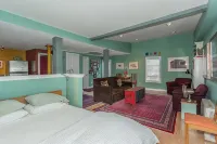 Artfully furnished guest house - Wifi