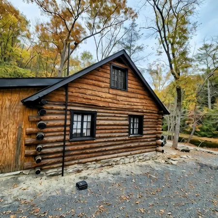 Modern Luxury Meets Rustic Charm - Cozy Log Cabin