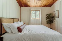 Chalet Rivière 2-bedroom cabin with AC and WiFi in Gold Bar - シャレー