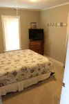 Cozy Pet-Friendly Cedar Shake Cottage with Best View on the Lake + Kayaks! - Country Houses