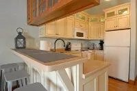 Unique Craftsman Style Loft Downtown Bloomington - Apartments