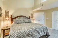 Penthouse with pool.  8 min to Tablerock Lake - Private Pools
