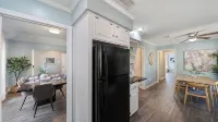Family Dream Home, Arcade fun!, Huge Pool! 5 bedrooms, 3 baths - Bungalows